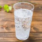 eau pétillante, se rafraichir lors de canicule, fortes chaleur, boire, hydratation